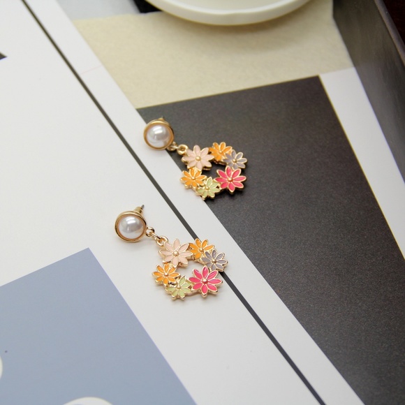 Dora Boutique Jewelry - Flowers Bouquet Pearl Drop Earrings